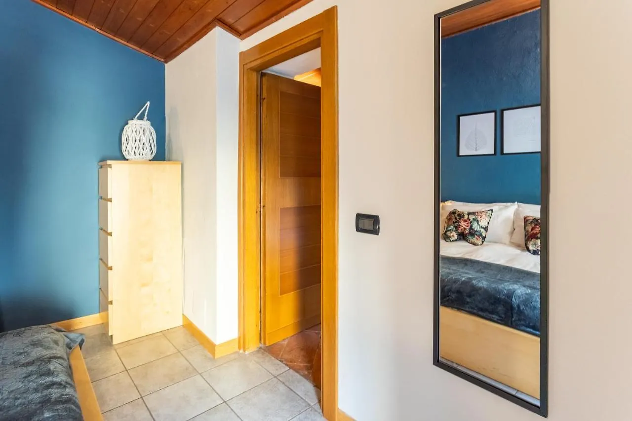 Blue Attic - Historical Como City Center By Rent All Como