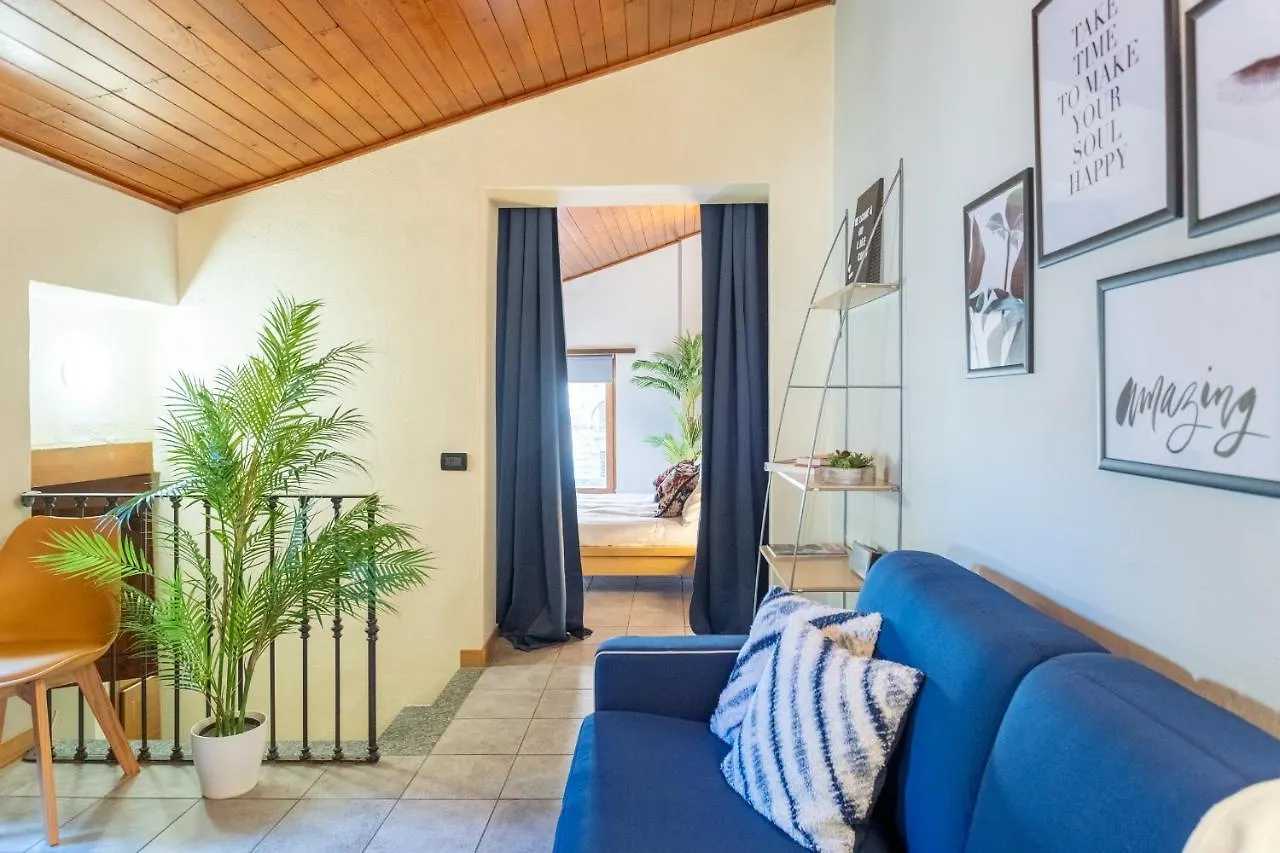 Blue Attic - Historical Como City Center By Rent All Como